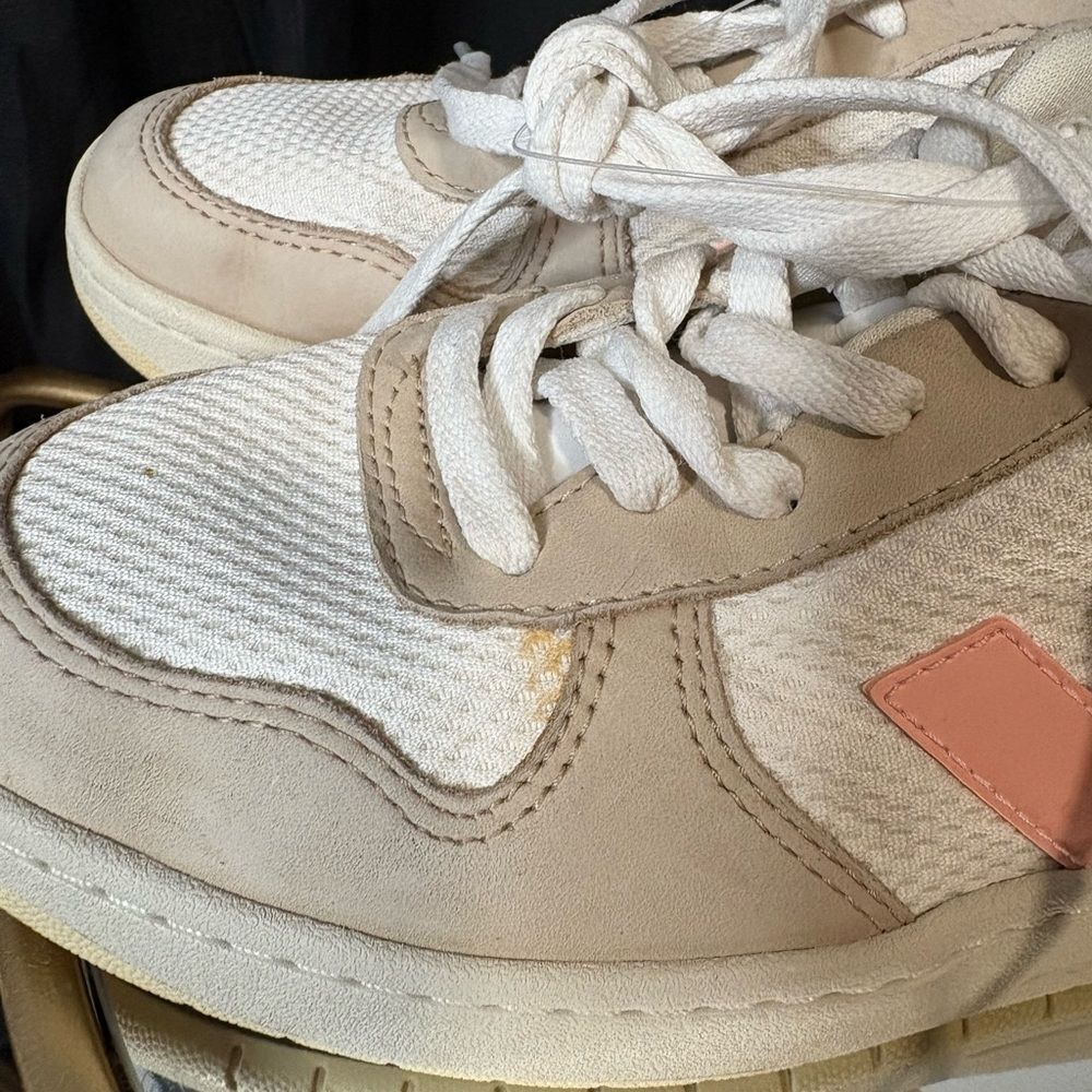 Veja V-10 Alveomesh sneakers in the White Bellini Almond colorway - Picture 3 of 7
